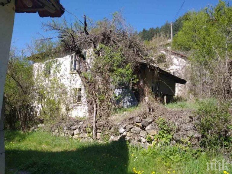 ЖЕСТ: Дядо подари родната си къща в затънтено село на младо семейство