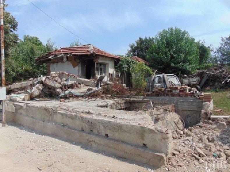 Луд екшън в Пловдивско: Дядо опита да залее с бензин полицаи, стреля с пистолет по униформените