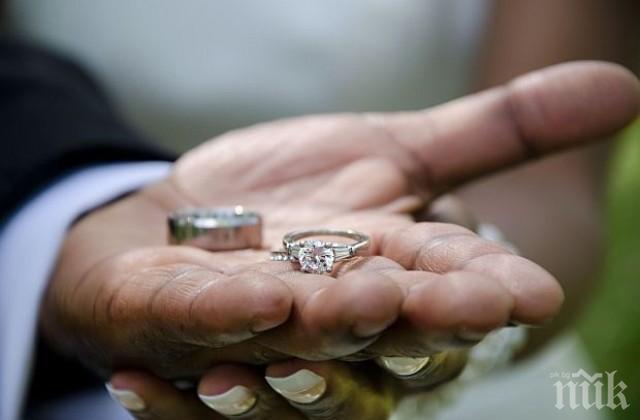 63-годишен свещеник сключи брак с 12-годишна (СНИМКИ)