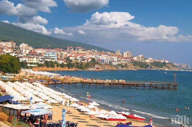 Плаж в елитен наш курорт тъне в мръсотия