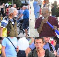 ПРОТЕСТЪТ НА ЖЪЛТИТЕ КНИЖКИ: Отровното трио събра шепа напушени въздухари с шарени балони (СНИМКИ)