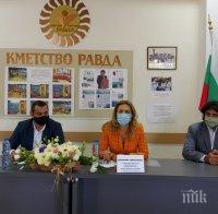 Вицепремиерът Марияна Николова в Равда: Трябва да запазим българските туристи по родното Черноморие
