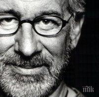 СЛЕД РУСКАТА ИНВАЗИЯ: Спилбърг дари 1 милион долара за Украйна