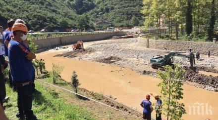 поне души загинали наводненията турция