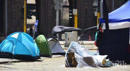 столичанка показа мизерията биваците орлов мост опънаха плажни кърпи снимка