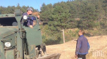 военнослужещи сухопътните войски помагат гасенето пожара сливенско снимки