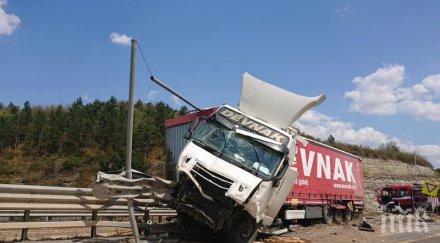 последните минути тир катастрофира кочериново