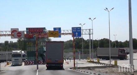 мизерията опашките границата турция заработи чисто нов модерен паркинг камиони снимки