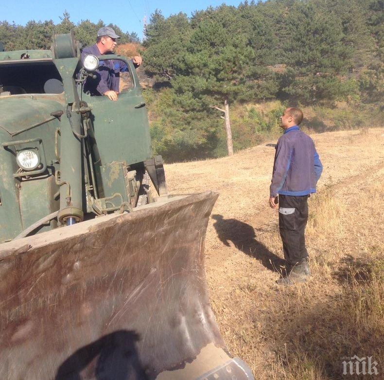 Военнослужещи от Сухопътните войски помагат в гасенето на пожара в Сливенско (СНИМКИ)