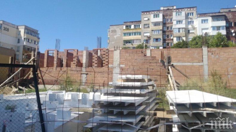 Три години ремонтират училище в Ловеч, децата прескачат тухли и арматура