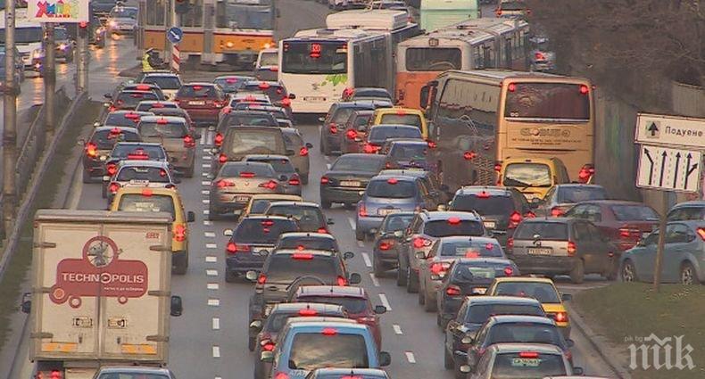 100 000 нашенци пътуват в друг град на работа