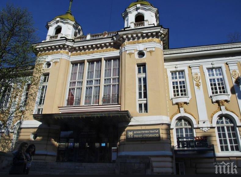 Холограмна инсталация разказва за театралния живот в Габрово