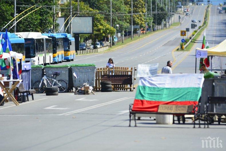  Сдружение „Зограф“: Палатковият лагер на Орлов мост е в нарушение и на Закона за културното наследство