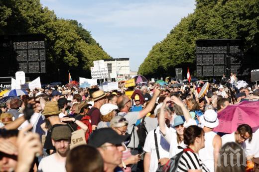 Полицията в Берлин разгони демонстранти, протестиращи срещу мерките против COVID-19