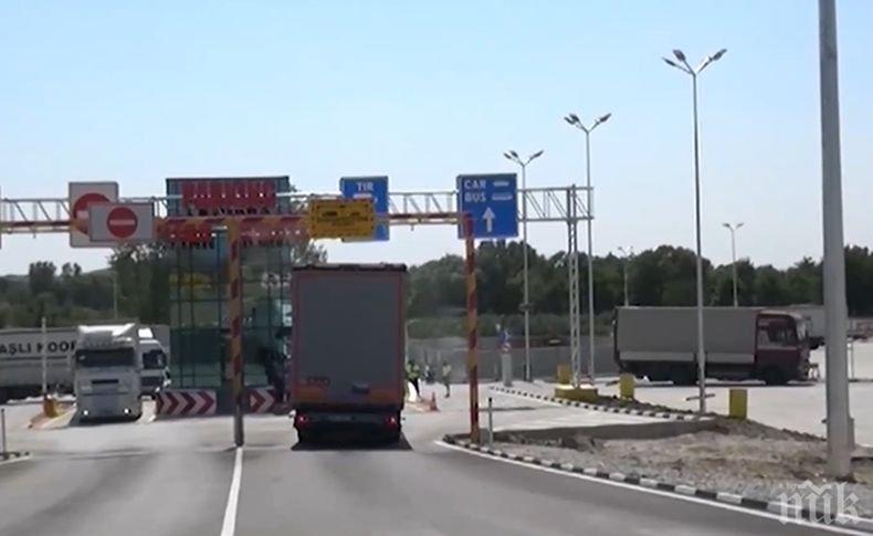 Край на мизерията и опашките по границата с Турция: Заработи чисто нов и модерен паркинг за камиони (СНИМКИ)