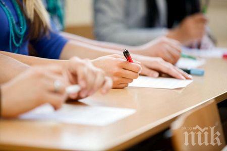 Директорите на училища искат МОН да компенсира с 4 точки гафа от матурата по български