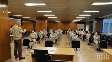 генерал мутафчийски посрещна новия випуск военни лекари вма снимки