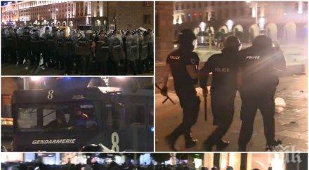 първо пик сдвр атаката бомби полицаи самоделните взривове бяха силни вадеха метални пръти палатките ранени десетки униформени арестуваните центърът со