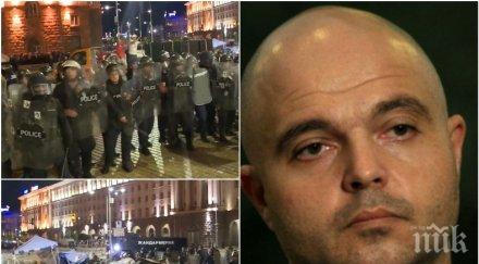 главният секретар мвр ивайло иванов обстрелват бомби план предпочитам ползвам водно оръдие жертвам живота полицаи снимки