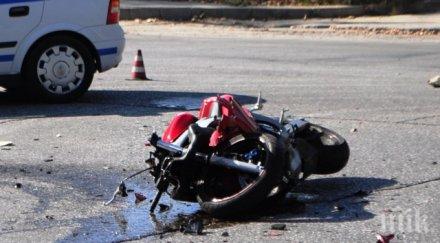 страшно нелепо годишен моторист загина удар спряла кола