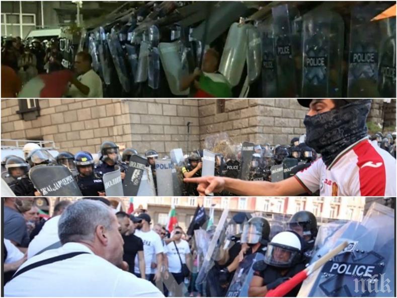 ИЗВЪНРЕДНО В ПИК: Платените агитки започнаха нова атака срещу полицаите - замерят униформените с бомбички и стъклени бутилки (СНИМКИ/ВИДЕО/ОБНОВЕНА)