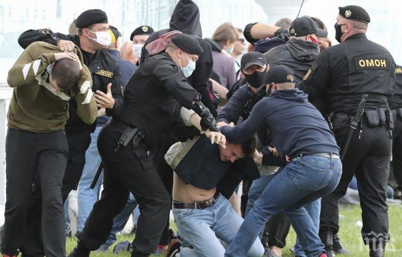 БЕЗРЕДИЦИ: Най-малко 140 души са арестувани при последния протест в Беларус