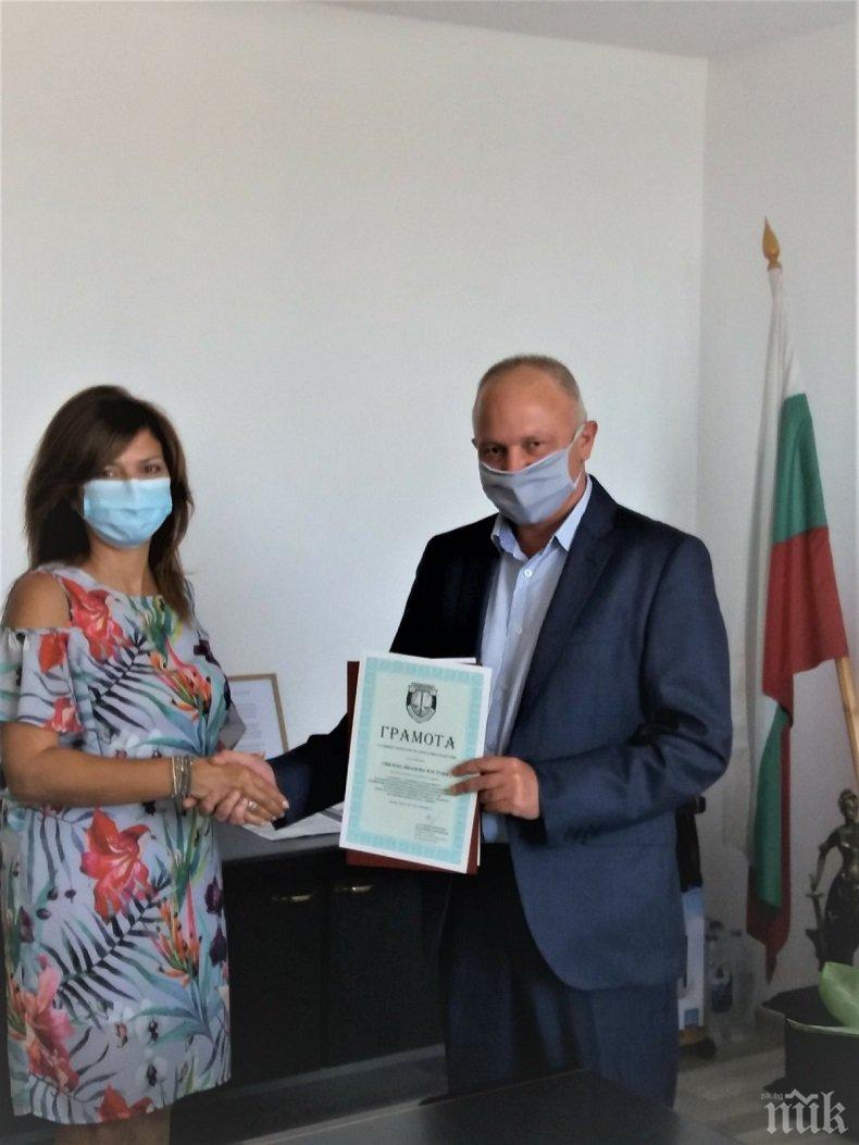 Иван Гешев награди прокурор от Добрич за висок професионализъм