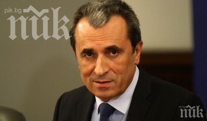 САМО В ПИК И РЕТРО: Орешарски стана дядо (СНИМКА) 