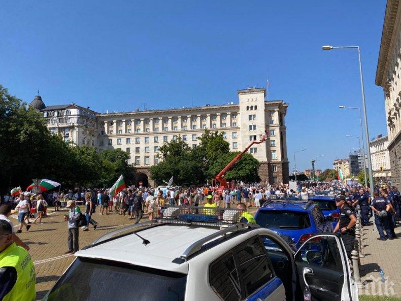 Виктор Димчев показа страховита СНИМКА от метежа