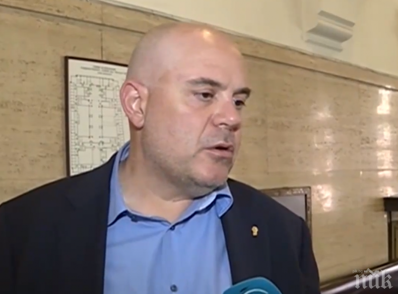 ПЪРВО В ПИК: Главният прокурор Иван Гешев отново е в Дупница, още няма следа от Янек (ОБНОВЕНА)