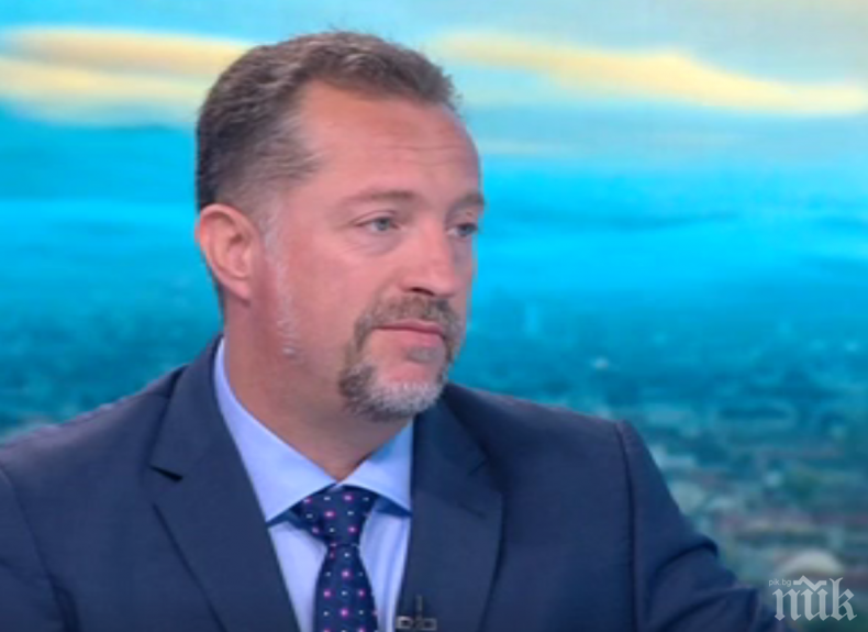 Президентският Иво Христов зове за метеж с военни маршове