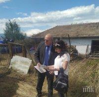 Министър Димитров по време на акция в Елхово: Събрани са над 50 тона стари пестициди през последния месец (СНИМКИ)


