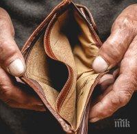 За по-висока пенсия: Измамиха 93-годишен дядо, отмъкнаха му всичките парици