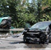 КРЪВ НА ПЪТЯ! Двама души издъхнаха при челен удар на Подбалканския път