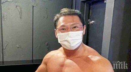 японски ресторант привлича клиенти голи културисти