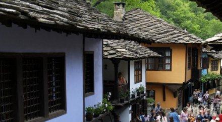 празник пестила етнографския музей етър