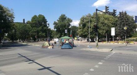 полицията разчиства палатковите лагери метежниците варна