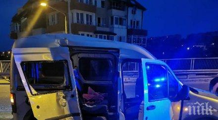 кървав инцидент годишен шофьор катастрофира уби двама пътници