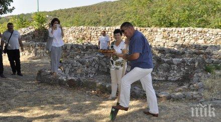 крепостта свети дух минерални бани става царевец