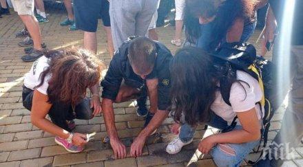 сдвр издирва вандалите изкъртили квадрата жълтите павета културна ценност софия