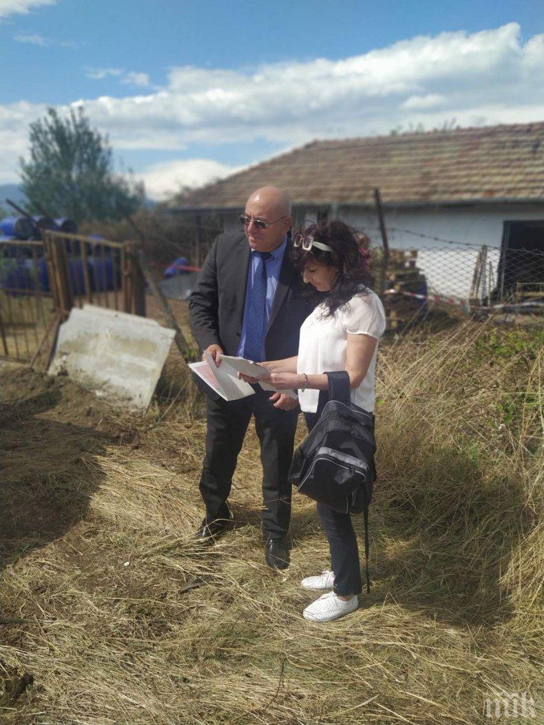 Министър Димитров по време на акция в Елхово: Събрани са над 50 тона стари пестициди през последния месец (СНИМКИ)

