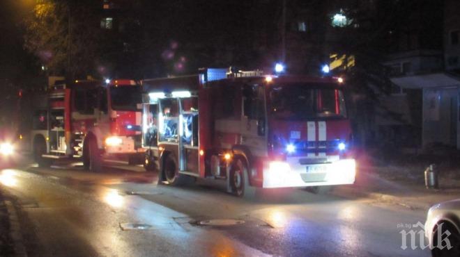 Пожар в къща и гараж вдигна на крак огнеборците в Благоевград