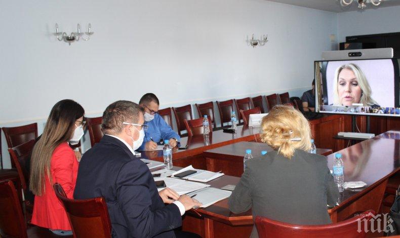 Министър Ангелов участва във видеоконференция на Съвета на Европейския съюз по заетост, социална политика и здравеопазване (СНИМКИ) 