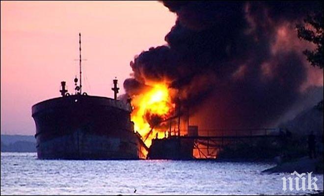 Голям пожар бушува на супертанкер край Шри Ланка