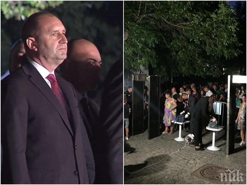 СКАНДАЛ: Радев и НСО изхвърлили майки с деца от тържеството в Пловдив! Метежникът с юмрука уплашен от бебешки шишета с вода и памперси (СНИМКИ)