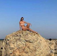 Изкусителка: Михаела Филева се съблече край морето (СНИМКИ) 