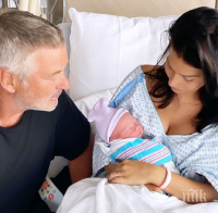 Алек и Хилария Болдуин гушнаха петото си дете