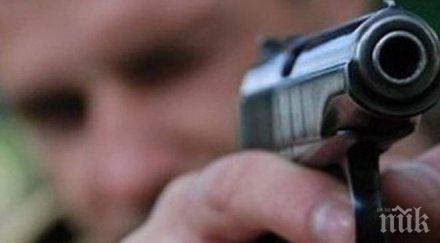 злодей гръмна женски пинчер