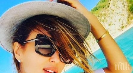 баровка глория разпуска яхта показва секси тяло снимка