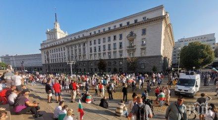 започна първи арест метежа задържаха мъж нож хората копейкин атакуват яйца